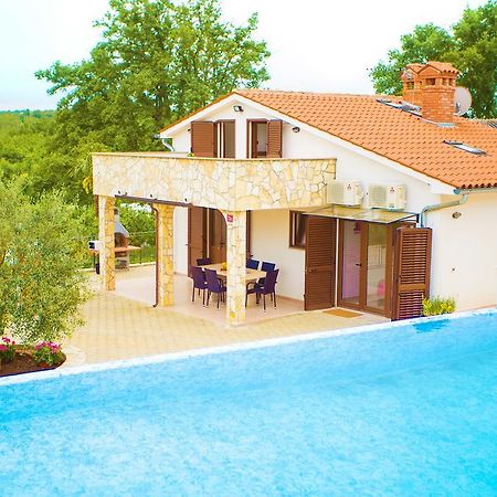 Villa Lara Karojba Oda fotoğraf