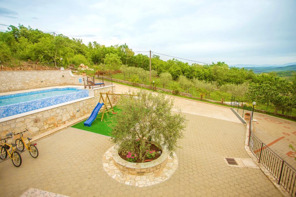 Villa Lara Karojba Oda fotoğraf