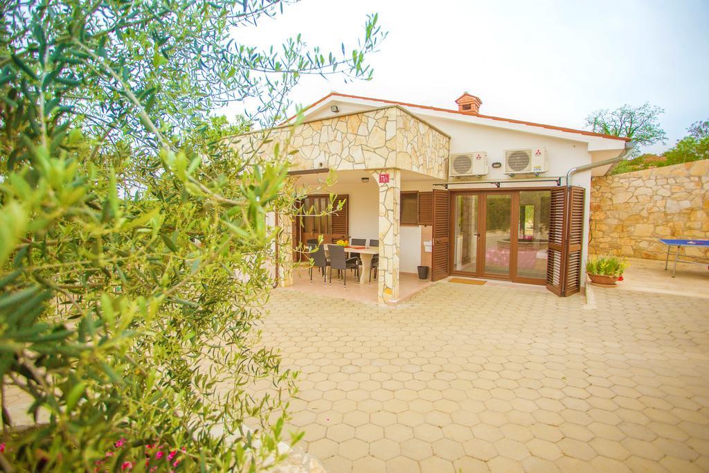 Villa Lara Karojba Oda fotoğraf