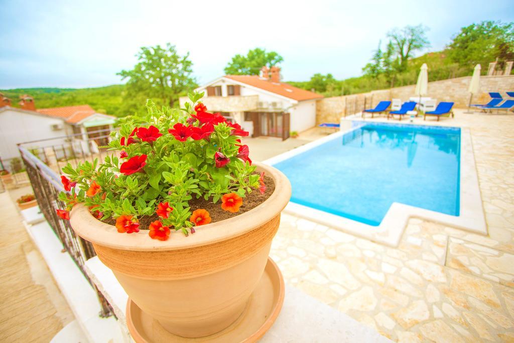 Villa Lara Karojba Oda fotoğraf