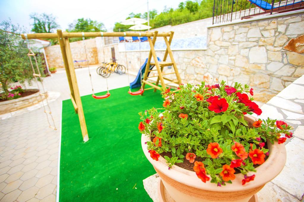 Villa Lara Karojba Oda fotoğraf