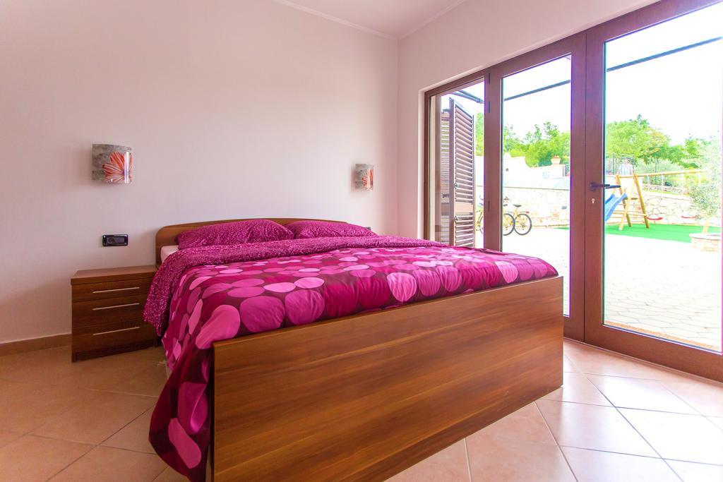 Villa Lara Karojba Oda fotoğraf