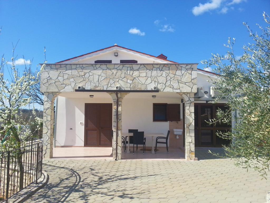 Villa Lara Karojba Oda fotoğraf