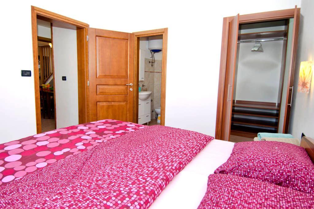 Villa Lara Karojba Oda fotoğraf